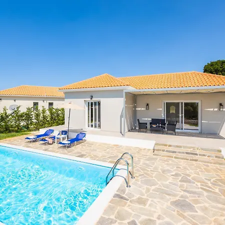 Tania Dio Karavádhos