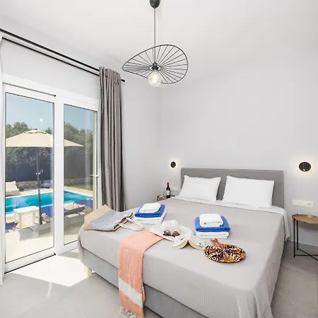 Tania Dio Villa Karavádhos